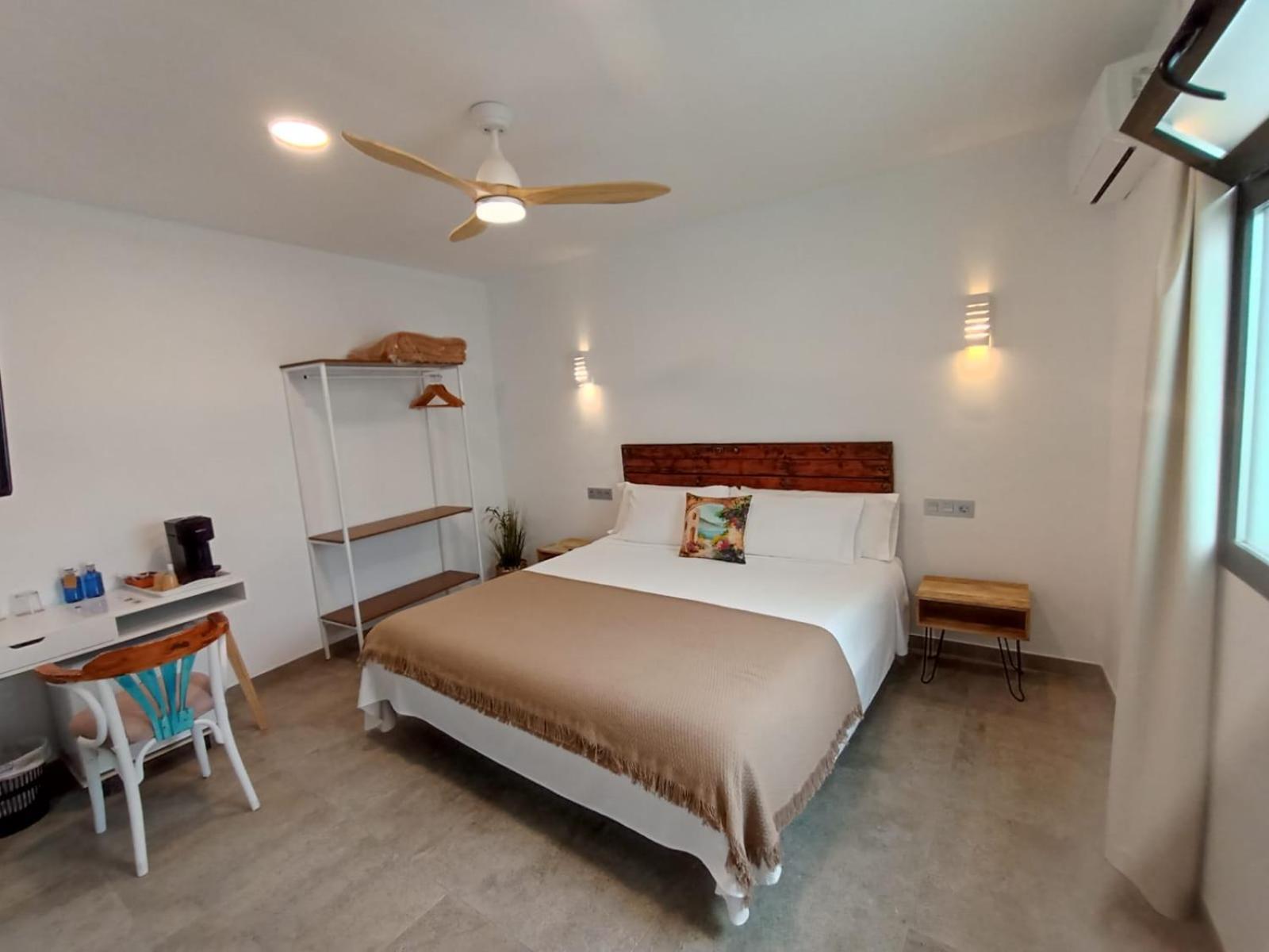 Hostal Aires Del Mar Карбонерас Экстерьер фото